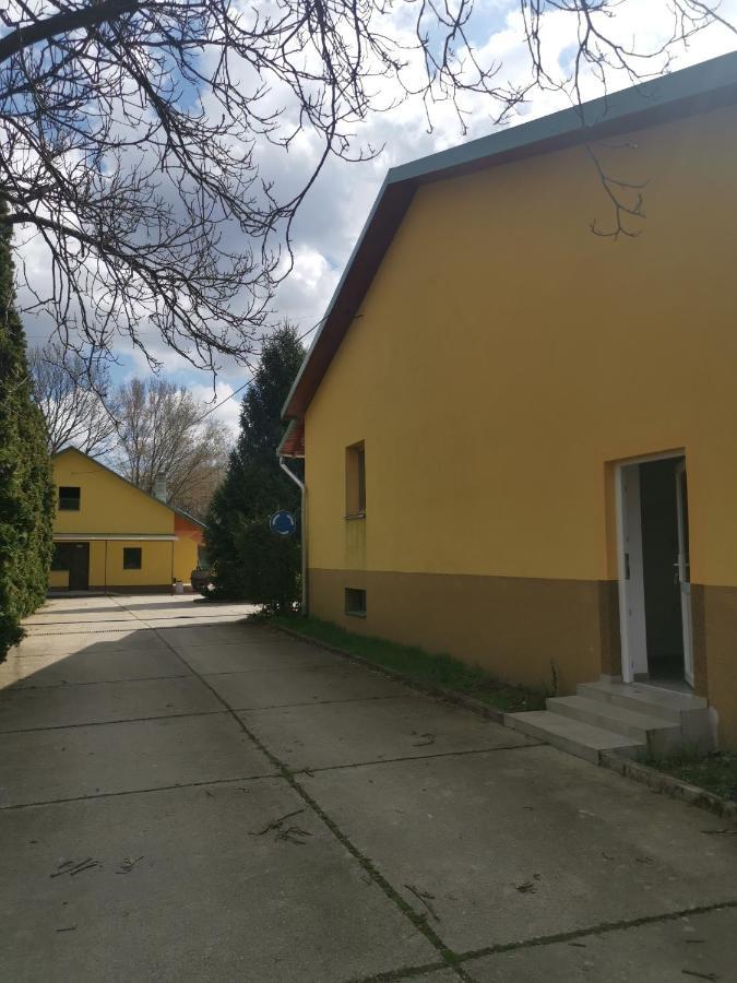 Ferienwohnung Podlovics Tanya Panzio Kemecse Exterior foto