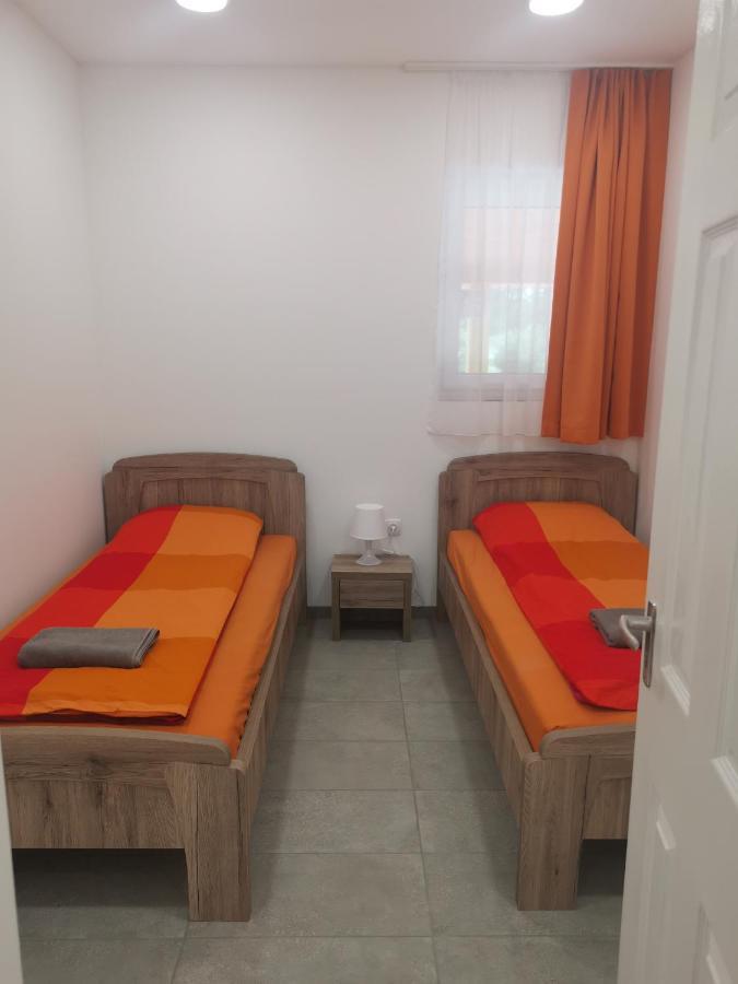 Ferienwohnung Podlovics Tanya Panzio Kemecse Exterior foto